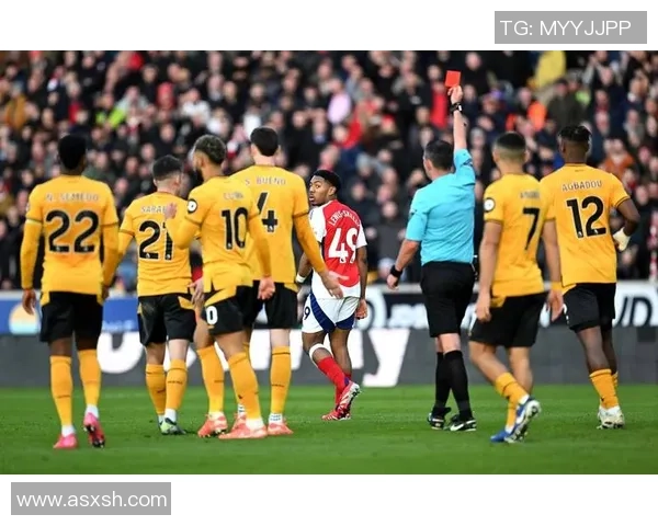 国王杯激战那不勒斯与利物浦平局绝杀瞬间引发争议判罚全场沸腾